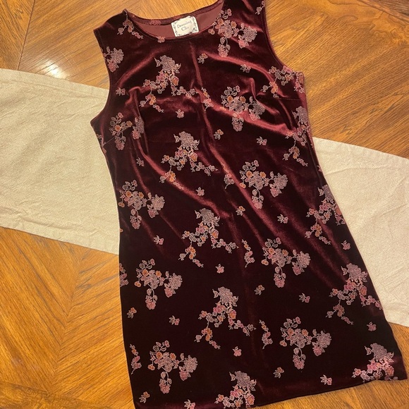 BURGUNDY AND FLORAL SLEEVELESS DRESS BY DRESSING CLIO M - Picture 2 of 5